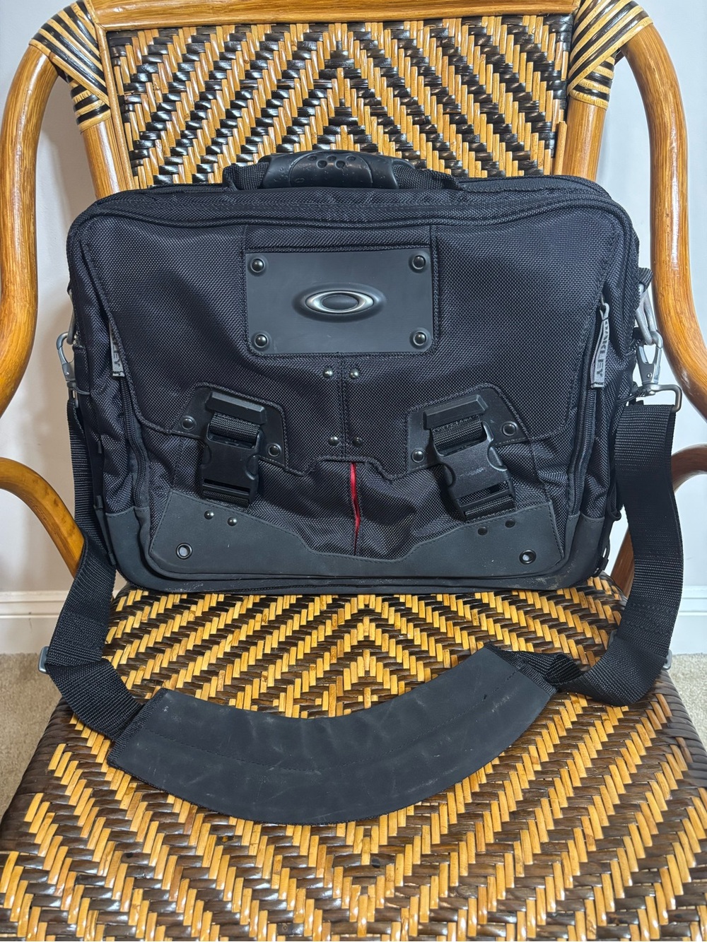 Vintage Oakley Tactical Laptop Messenger Bag Y2K